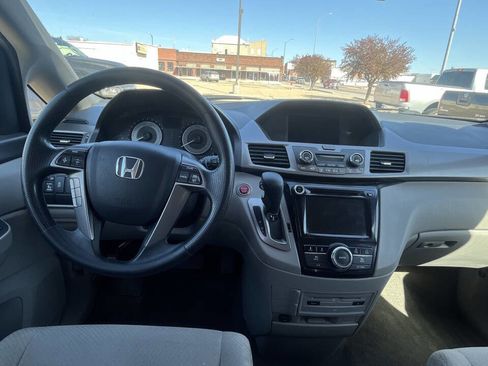 Used 2017 Honda Odyssey SE image 19