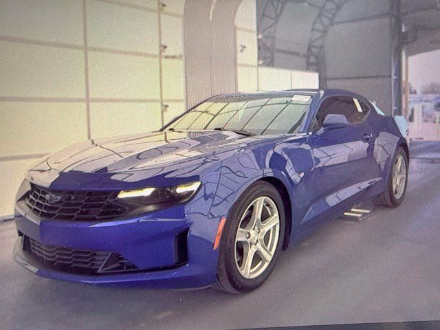 Used 2020 Chevrolet Camaro LT RWD image 2