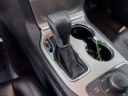 Used 2018 Jeep Grand Cherokee Limited AWD/4WD image 16