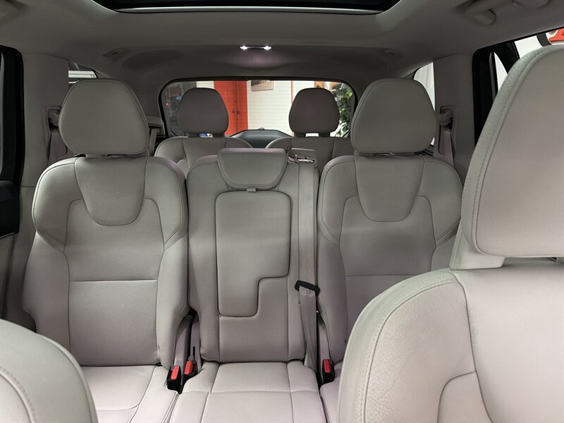 Used 2020 Volvo XC90 T5 Momentum AWD/4WD image 34
