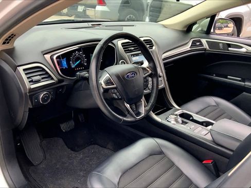 Used 2017 Ford Fusion SE w/ Equipment Group 201A FWD image 17