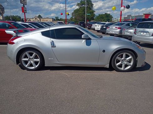 Used 2011 Nissan 370Z Coupe RWD image 8
