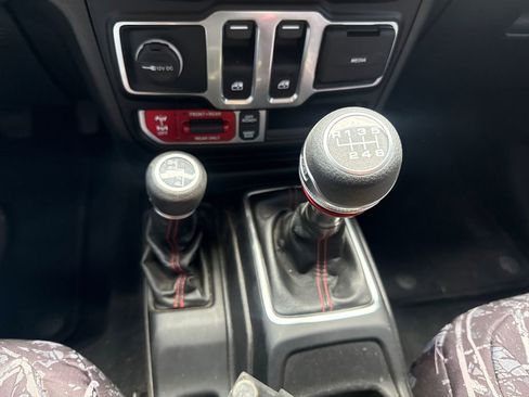 Used 2022 Jeep Wrangler Rubicon AWD/4WD image 16