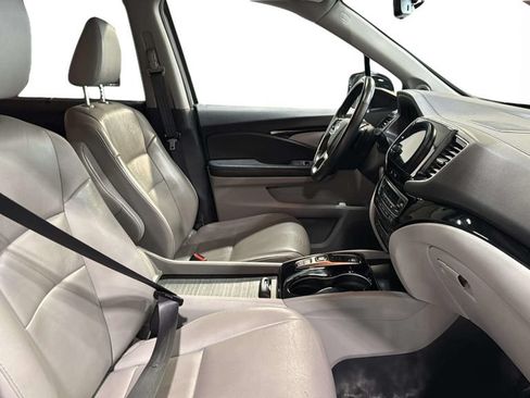 Used 2022 Honda Pilot Touring image 11