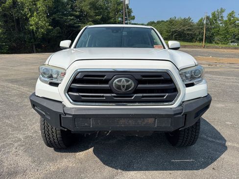 Used 2018 Toyota Tacoma SR5 AWD/4WD image 6