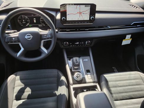New 2026 Nissan Rogue SL AWD/4WD image 2