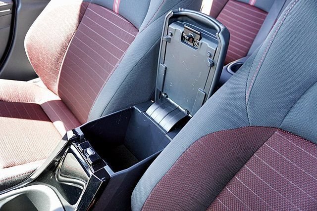 Used 2025 Toyota Corolla SE FWD image 43