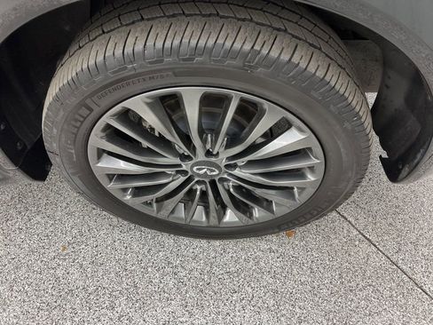 Used 2024 INFINITI QX80 Sensory image 8