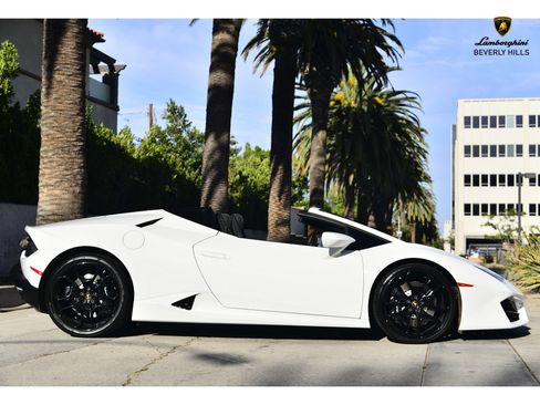 Used 2017 Lamborghini Huracan LP 580-2 RWD image 2