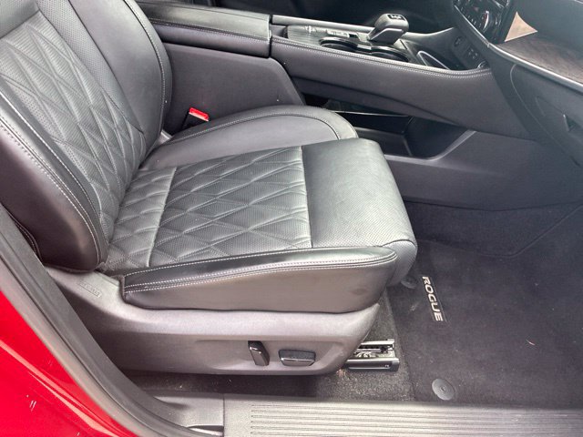 Used 2024 Nissan Rogue Platinum w/ Platinum Premium Package FWD image 11