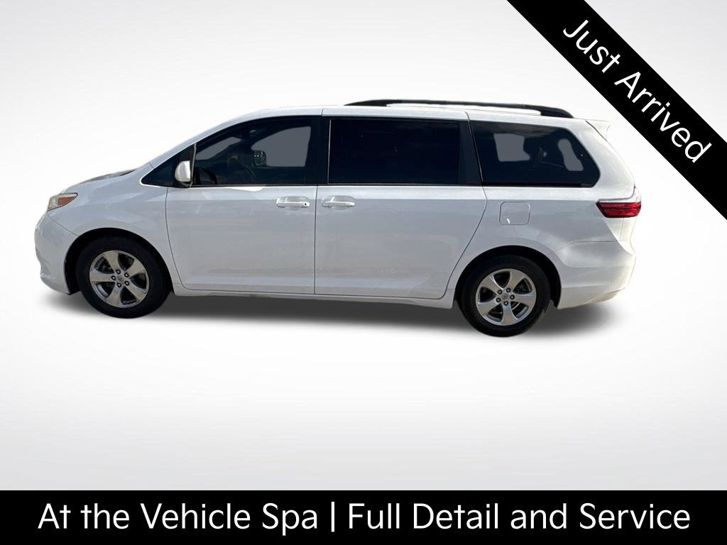 Used 2017 Toyota Sienna LE FWD image 1