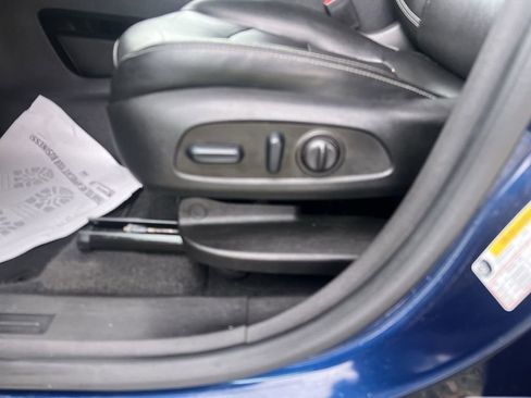 Used 2023 GMC Terrain SLT image 13