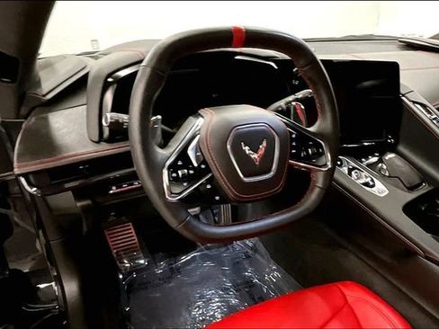 Used 2024 Chevrolet Corvette Stingray Premium Conv w/ Z51 Performance Package RWD image 6