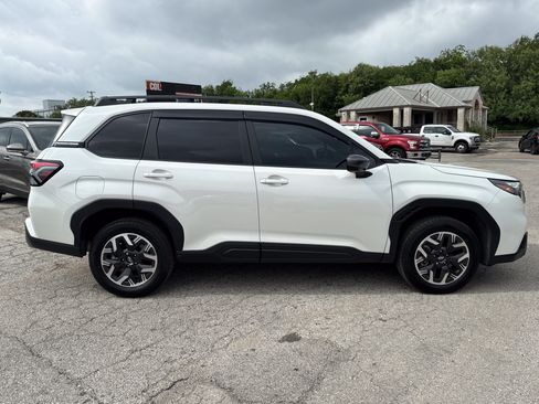 Used 2026 Subaru Forester Premium AWD/4WD image 2