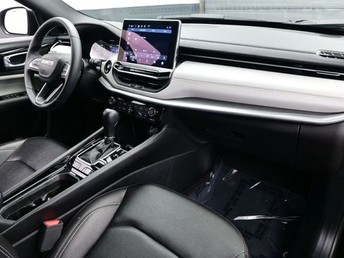 Used 2025 Jeep Compass Limited image 15