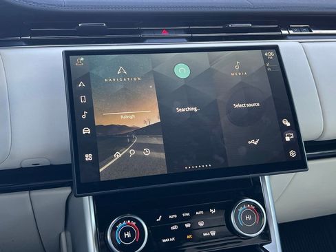 Used 2023 Land Rover Range Rover SE image 20