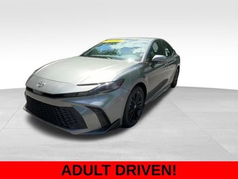 Used 2026 Toyota Camry SE FWD image 2