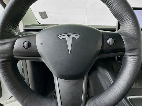 Used 2021 Tesla Model Y Long Range image 57