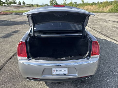 Used 2017 Chrysler 300 Limited RWD image 27
