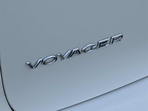 Used 2023 Chrysler Voyager LX image 6