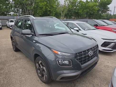 Used 2025 Hyundai Venue SEL FWD image 6