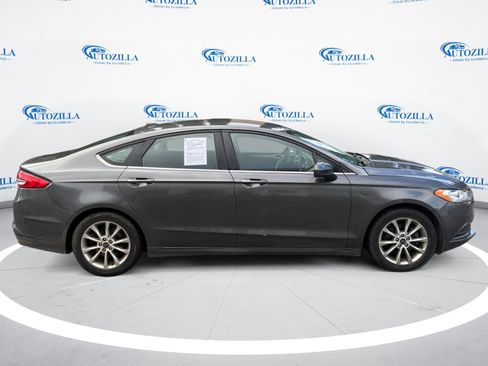 Used 2017 Ford Fusion SE w/ Fusion SE Technology Package FWD image 6