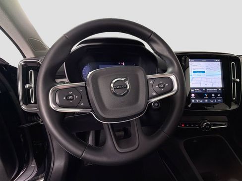 Certified 2025 Volvo XC40 B5 Core image 12