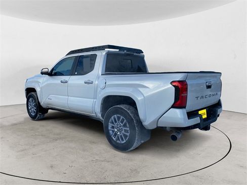 Used 2024 Toyota Tacoma Limited image 3