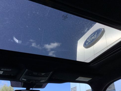 Used 2019 Ford F150 Lariat w/ Equipment Group 502A Luxury AWD/4WD image 11