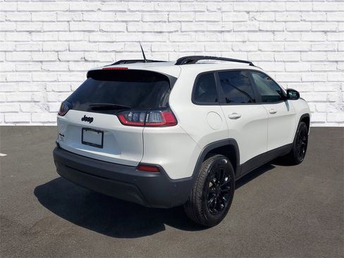 Used 2023 Jeep Cherokee Altitude Lux image 2