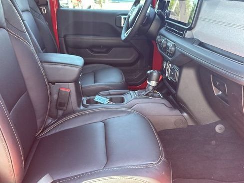 Certified 2025 Jeep Wrangler Unlimited Sahara w/ Safety Group AWD/4WD image 13