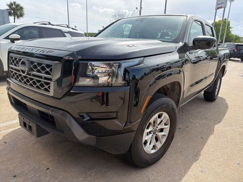 Used 2024 Nissan Frontier SV image 1