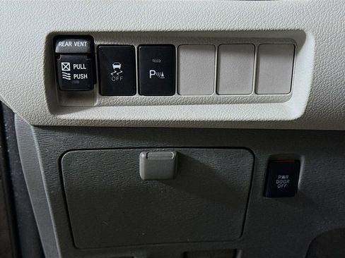 Used 2020 Toyota Sienna XLE image 10