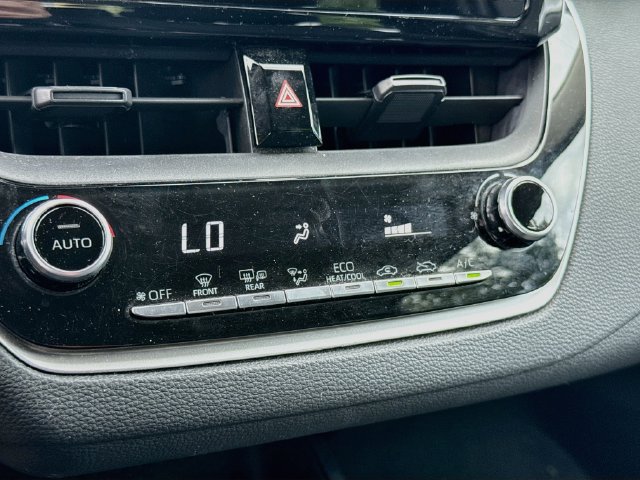 Used 2020 Toyota Corolla LE FWD image 21