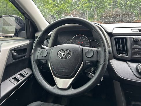 Used 2016 Toyota RAV4 LE FWD image 16