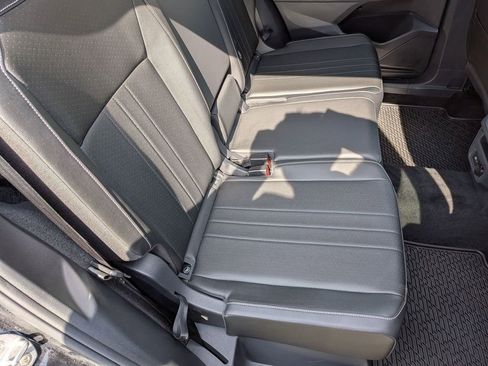 Used 2022 Volkswagen Tiguan SE image 22