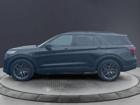 Used 2025 Ford Explorer ST AWD/4WD image 2