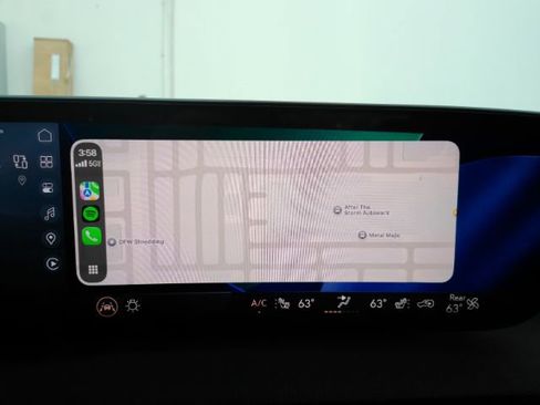 Used 2025 Buick Enclave Preferred image 11