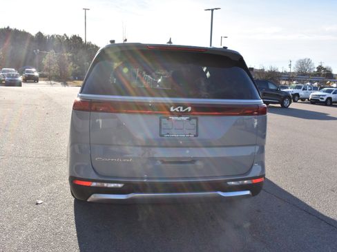 Used 2022 Kia Carnival SX image 8