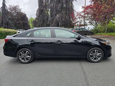 Certified 2023 Kia Forte LXS w/ LXS Technology Package FWD image 3