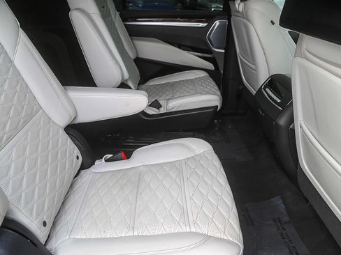 Used 2025 Cadillac Escalade ESV Sport Platinum AWD/4WD image 17