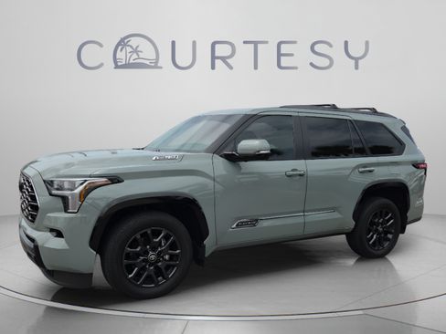 Certified 2025 Toyota Sequoia Platinum AWD/4WD image 1
