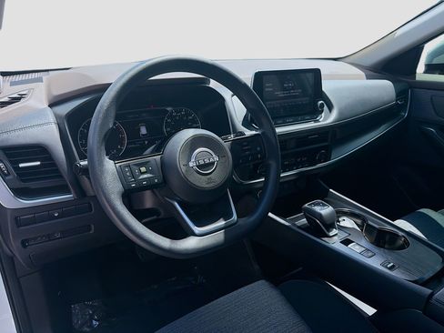 Used 2023 Nissan Rogue SV image 9