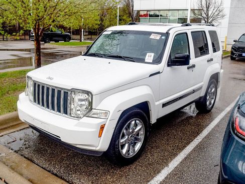 Used 2010 Jeep Liberty Limited w/ Tire & Wheel Group image 12