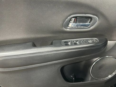 Used 2018 Honda HR-V EX image 10