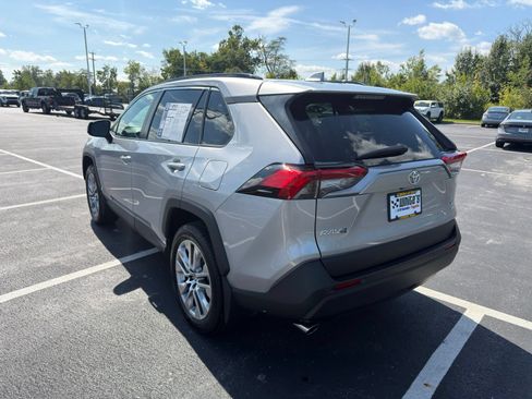 Used 2022 Toyota RAV4 XLE Premium AWD/4WD image 6