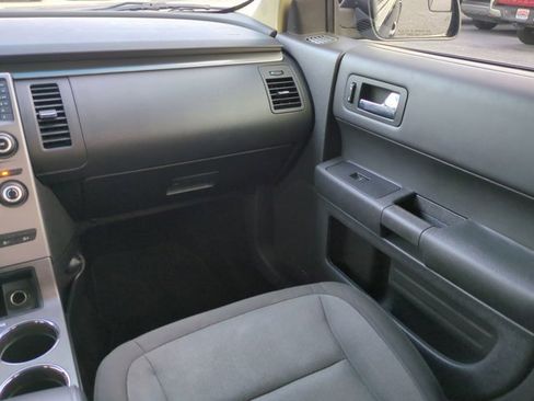 Used 2017 Ford Flex SE image 17