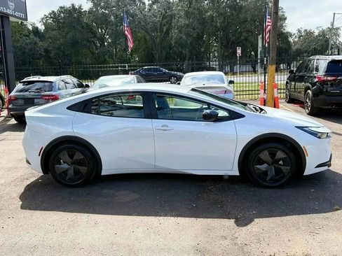 Used 2024 Toyota Prius LE FWD image 7