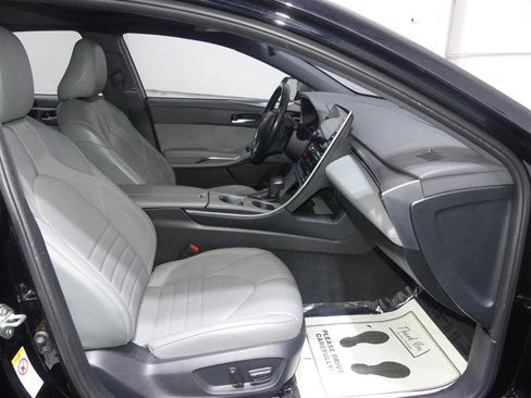 Used 2019 Toyota Avalon XSE image 22