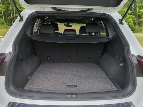 Used 2021 Volkswagen Tiguan SE AWD/4WD image 23